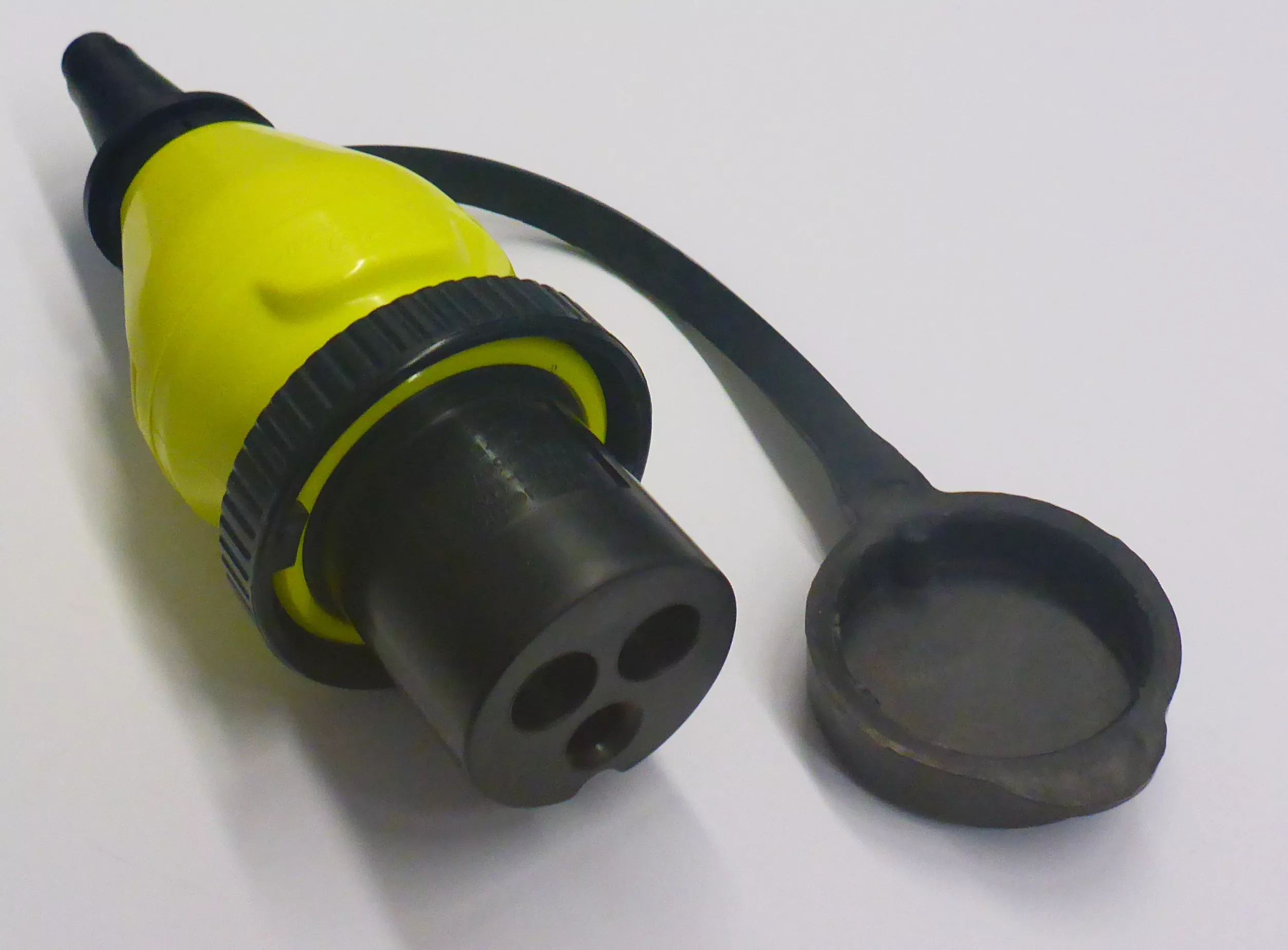 Victron Energy Plug 32A 250VAC 2p-3w for Power Inlet 32A SHP303204000